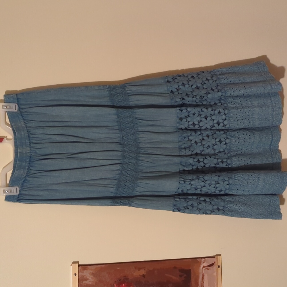 Nicole Miller ✨ blue flowy skirt size medium